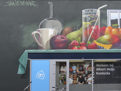902366 Detail van de deels overgeschilderde grote muurschildering op de gevel van supermarktketen Albert Heijn ...